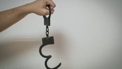 В Георгиевском округе ранее судимый мужчина разбил чужую машину